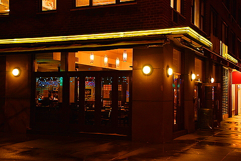 NY-Christmas_Windows_on_Amsterdam_Avenue-0168-Planet_Sushi.JPG