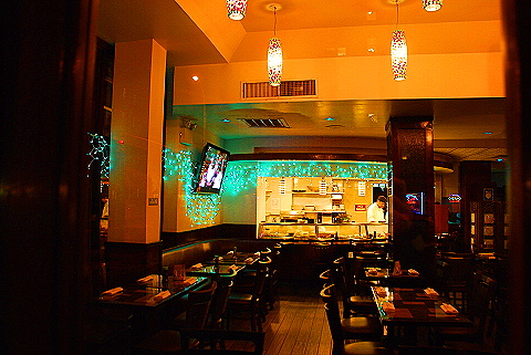 NY-Christmas_Windows_on_Amsterdam_Avenue-0169-Planet_Sushi.JPG