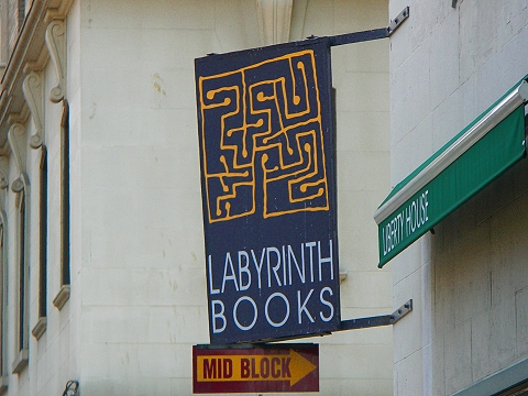 NY-Columbia_University-30-Labyrinth_Books.JPG