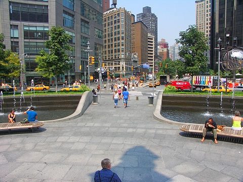 NY-Columbus_Circle_Fountain-05.JPG