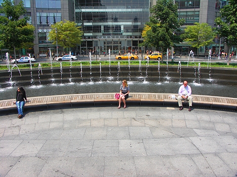 NY-Columbus_Circle_Fountain-13.JPG