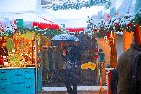 NY-Columbus_Circle_Holiday_Market_in_The_Snow-02.JPG