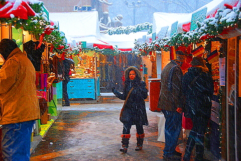 NY-Columbus_Circle_Holiday_Market_in_The_Snow-03.JPG