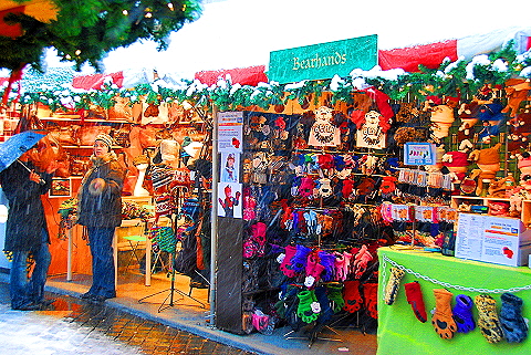NY-Columbus_Circle_Holiday_Market_in_The_Snow-05.JPG