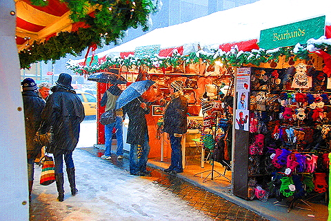 NY-Columbus_Circle_Holiday_Market_in_The_Snow-06.JPG