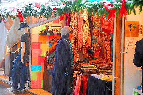 NY-Columbus_Circle_Holiday_Market_in_The_Snow-08.JPG