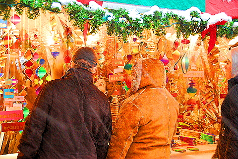 NY-Columbus_Circle_Holiday_Market_in_The_Snow-12.JPG