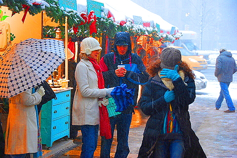NY-Columbus_Circle_Holiday_Market_in_The_Snow-17.JPG