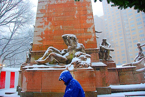 NY-Columbus_Circle_Holiday_Market_in_The_Snow-23.JPG