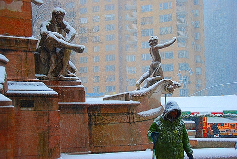 NY-Columbus_Circle_Holiday_Market_in_The_Snow-25.JPG