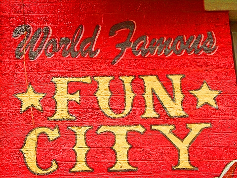 NY-East_Village-35-Fun_City_Tattooing.JPG