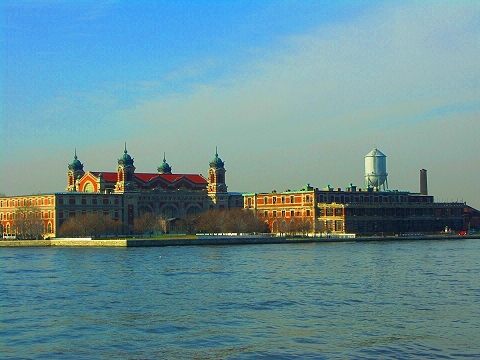 NY-Ellis_Island_from_Circle_Line.JPG