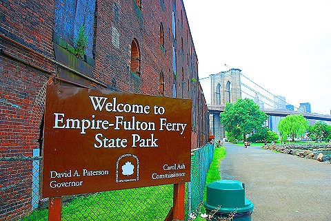 NY-Empire-Fulton_Ferry_Park-DUMBO-Brooklyn-01.JPG
