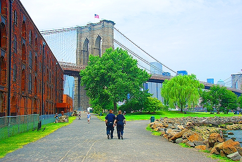 NY-Empire-Fulton_Ferry_Park-DUMBO-Brooklyn-08.JPG