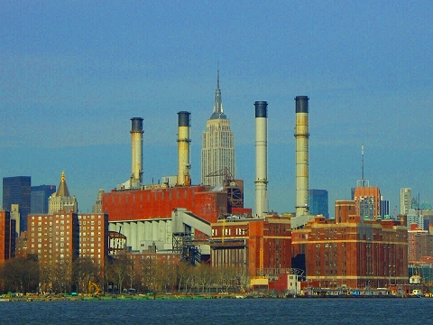 NY-Empire_State_Building_from_Circle_Line.JPG