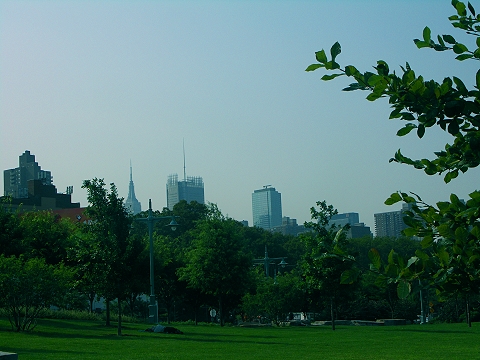 NY-Empire_State_Building-Hudson_River_Park-2.JPG
