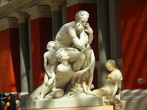 NY-European_Sculpture_Court- Metropolitan_Museum_of_Art-03.JPG