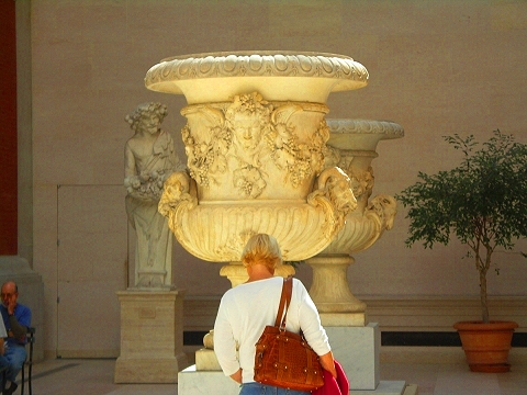 NY-European_Sculpture_Court- Metropolitan_Museum_of_Art-11.JPG