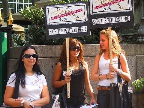 NY-Fashion_Week_2007-Bryant_Park25.JPG