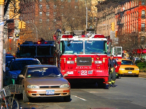 NY-FDNY_at_Metro_Diner-Upper_Westside-Broadway01.JPG
