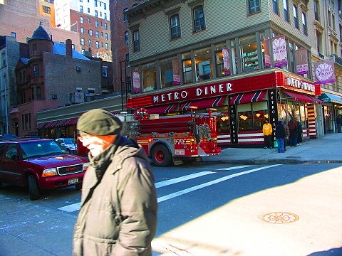 NY-FDNY_at_Metro_Diner-Upper_Westside-Broadway03.JPG