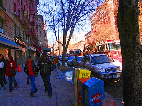 NY-FDNY_at_Metro_Diner-Upper_Westside-Broadway05.JPG
