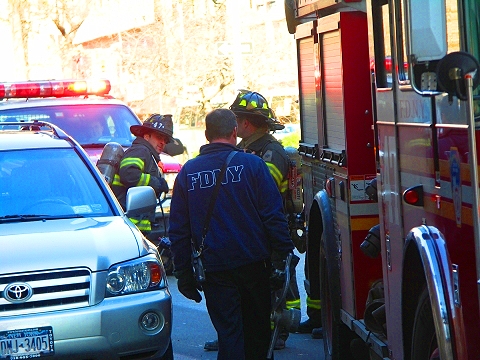 NY-FDNY_at_Metro_Diner-Upper_Westside-Broadway08.JPG