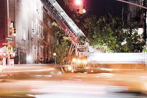 NY-FDNY-Greenwich_Village-Fire_on_Charles_Street-02.jpg