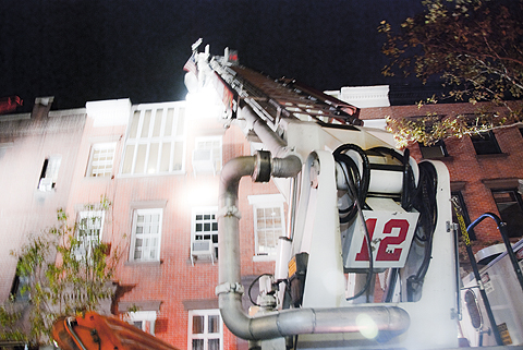 NY-FDNY-Greenwich_Village-Fire_on_Charles_Street-07.jpg