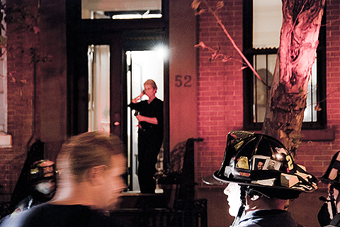 NY-FDNY-Greenwich_Village-Fire_on_Charles_Street-08.jpg