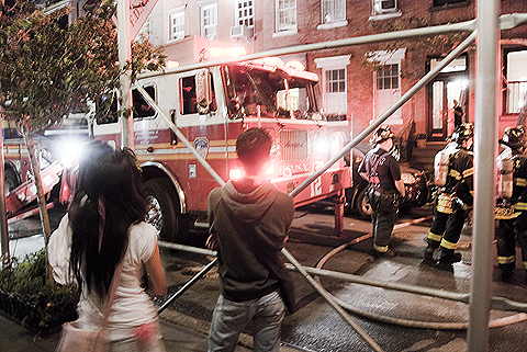 NY-FDNY-Greenwich_Village-Fire_on_Charles_Street-12.jpg