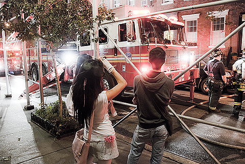 NY-FDNY-Greenwich_Village-Fire_on_Charles_Street-14.jpg
