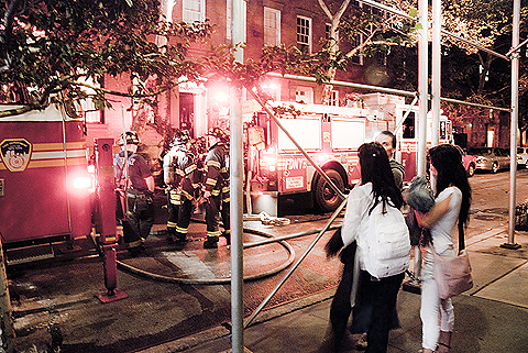 NY-FDNY-Greenwich_Village-Fire_on_Charles_Street-15.jpg