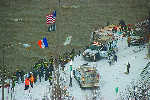 NY-FDNY_Rescue_on_the_Hudson_River-01.JPG