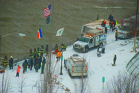 NY-FDNY_Rescue_on_the_Hudson_River-04.JPG