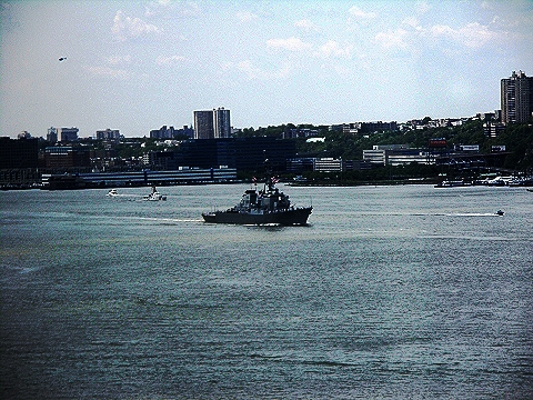 NY-Fleet_Week_2008-Parade_on_the_Hudson-03.JPG