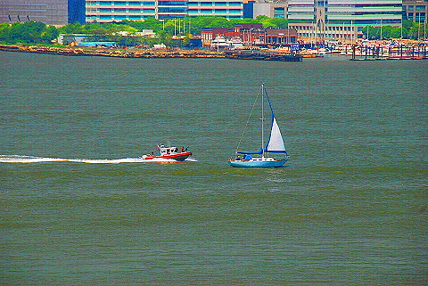NY-Fleet_Week_2009-03-Police_Boat_Chases_Down_Sailboat.JPG