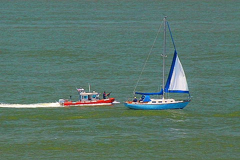 NY-Fleet_Week_2009-05-Police_Boat_Chases_Down_Sailboat.JPG