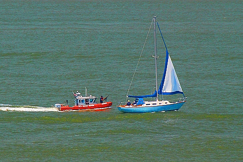 NY-Fleet_Week_2009-07-Police_Boat_Chases_Down_Sailboat.JPG