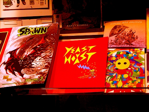 NY-Forbidden_Planet_Summer_2007_Window_Displays-07.JPG