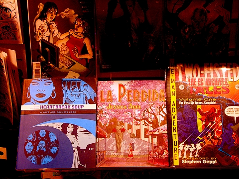 NY-Forbidden_Planet_Summer_2007_Window_Displays-10.JPG