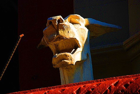 NY-Gargoyles_and_Busts-West_End_Avenue-04.JPG