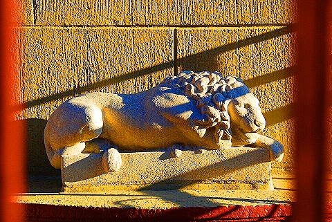 NY-Gargoyles_and_Busts-West_End_Avenue-05.JPG