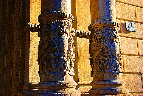 NY-Gargoyles_and_Busts-West_End_Avenue-06.JPG