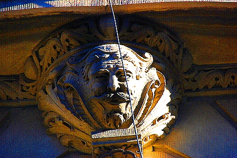 NY-Gargoyles_and_Busts-West_End_Avenue-08.JPG