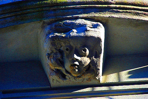 NY-Gargoyles_and_Busts-West_End_Avenue-09.JPG