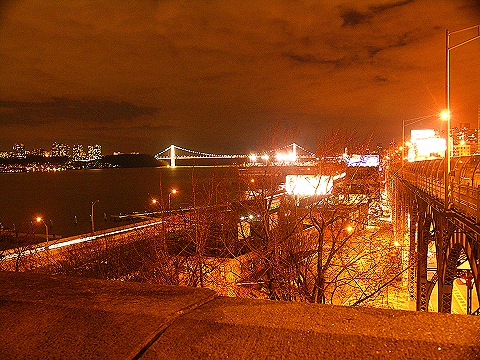 NY-George_Washington_Bridge-Lit_Pillars-1.JPG