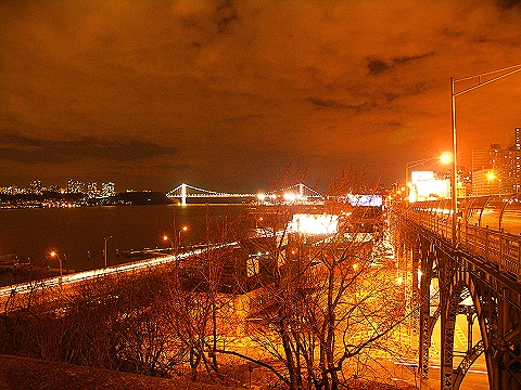 NY-George_Washington_Bridge-Lit_Pillars-2.JPG