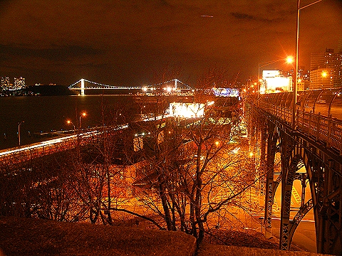 NY-George_Washington_Bridge-Lit_Pillars-6.JPG
