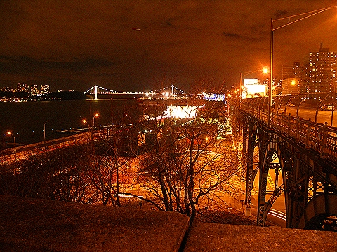 NY-George_Washington_Bridge-Lit_Pillars-7.JPG